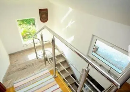 Lohovo Noor Apartment